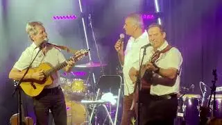 הפרברים (Live) - אהבה פשוטה