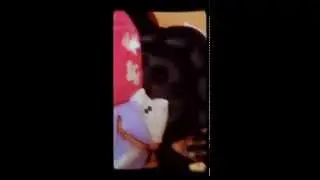 Собака ест снег