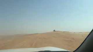 نشيد أرى الدنيا بصوت الداعية الشيخ عبد الوهاب القحطاني في وسط صحراء الرياض