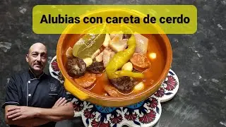 Alubias de la granja con careta de cerdo