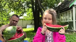 Отдых на даче ,Ангелина заболела .