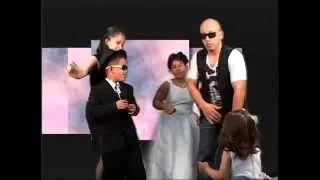 Family Dancing At Nanapoos Photo Lounge