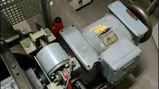Winding drum elevator from 1930 (possibly Roux Combulazier) mod. in 1972 by De Reus