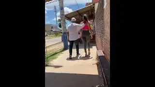 mujer enloquece al descubrir la segunda vez infidelidad de su pareja