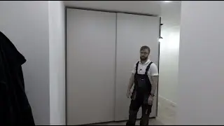 Шкаф-купе в коридор. Современный шкаф из ЛДСП серого цвета в прихожую. Шкафы Киев.