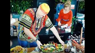 Рецепт: стерлядь запеченая и жареный рис в ананасе.