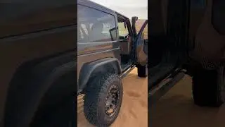 Думал, что мы погибнем, но через 1 час езды по пустыне уже хотелось сесть за руль и дать полный газ!