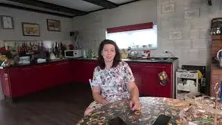 Ращу салат... мечтаю о клубнике!