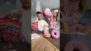 разделили кухню на розовое🎀 и серое🌚 он решил всё сметать мне😂