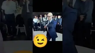 Русский парень танцует лезгинку от души 