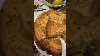 Пышная шарлотка с яблоками на сметане