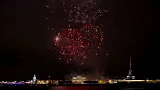 Фейерверк, Стрелка Васильевского острова. Пиротехнические дворы Петергофа