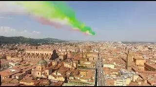 Frecce Tricolori sorvolano Bologna