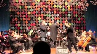 Netinho e Saulo cantando Trem das Cores