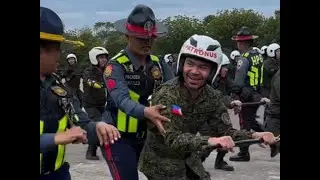 A humble Manny Pacquiao being a Patrolman for a day | This got me rollin on the floor... 😂🤣