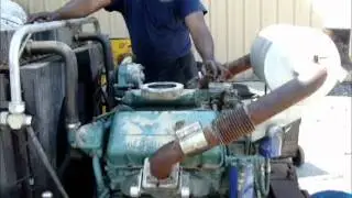 6v53 Detroit Diesel revving.wmv