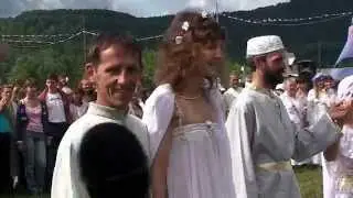 День Благодарения Земли Матушки и венчание счастливых пар