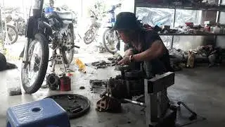 Kỹ thuật chỉnh lại càng số và lắp bố nồi cho xe máy