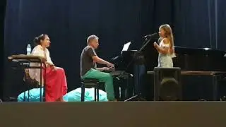Łucja Dobrogowska - Licząc na cud (Nasze Magiczne Encanto)