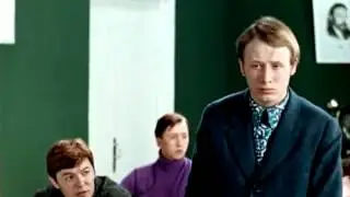 Ляпишев ГенаВ ПроскуринХодишь,ходишь в школу  Большая перемена 1972 г  фрагмен