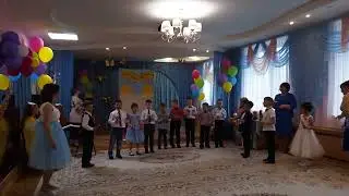 Выпускной в садике, песня и игра на музыкальных инструментах
