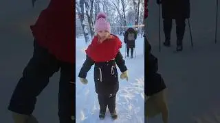 Лыжники потеряли лыжи😀 смотри кто прошел мимо меня. 