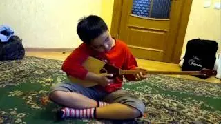 игра на Домбре. Мен қазақпын. Домбыра
