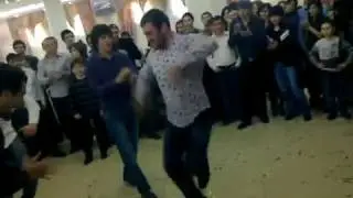 ВОТ ТАК ТАНЦУЮТ  ЛЕЗГИНКУ  ДАГЕСТАНЦЫ.mp4