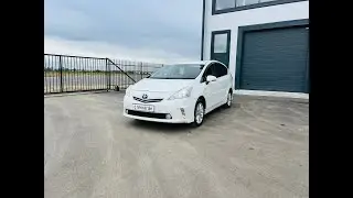 Toyota Prius Alpha, 2012 год