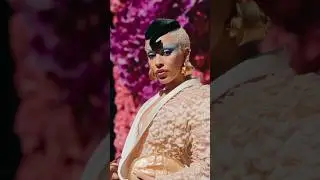 Показ Schiaparelli. Главным визажистом шоу была Пэт Макграт. Она же отвечала за макияж Доджи Кэт.