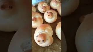 Как сделать жаворонка из теста за 1 минуту.