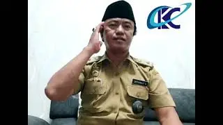 Asiknya Kepala Desa Sukaraya sebelum pulang ngantor