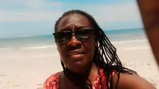 Spa day with my daughter massage at the beach 😍🏖️