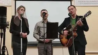 В пустині змучений іду.