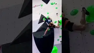 Look at that drop knee by Toby Roberts 😲 