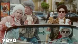 Vampire Weekend - Holiday