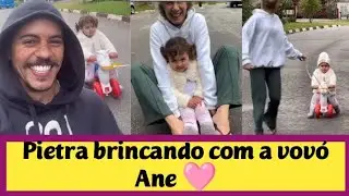 Pietra brincando com a vovó Ane 🩷