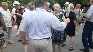 Хорошего 👍желаю.Сергей Клушин.В Гомельском парке. 18.06.2023.