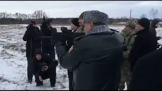 Былое. П0р0шенк0 стреляет из украинского автомата Форт. Похоже - молоко.)