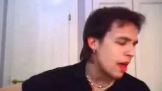 Kiko do KLB fazendo Twitcam e cantando músicas do KLB