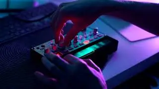 Cinematic Ambient Jam with Korg Volca Bass (Inspired by Blade Runner 2049 - Flight to LAPD)