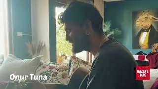Onur Tuna hem çaldı hem söyledi