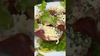 Закуска которая готовится за 3 минуты! #новыйгод #праздник #рецепты #вкусно #готовимдома #яйца ￼