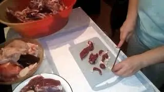 Подготовила мясо фарш для колбасных изделий.