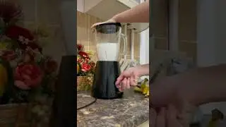 Коктейль: банан+молоко и сахар. Какао по желанию.