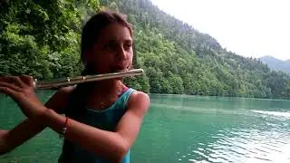 озеро Рица и Одинокий пастух на флейте