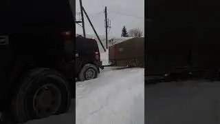 есть у меня один знакомый,  он говорит рендж едет лучше чем хаммер ...)))