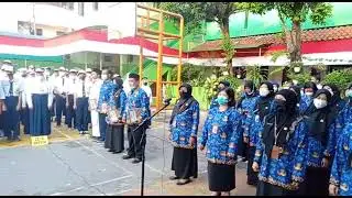 UPACARA KEMERDEKAAN RI 77, MENYANYIKAN LAGU 17 AGUSTUS 45, SMPN 83 JAKARTA BARAT..