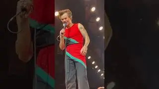 Harry styles talking to fan who got fired
