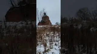 Заброшенный храм в полях. 